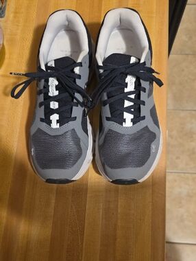 On Running Cloudrunner Womens Gray/Black Running Shoes